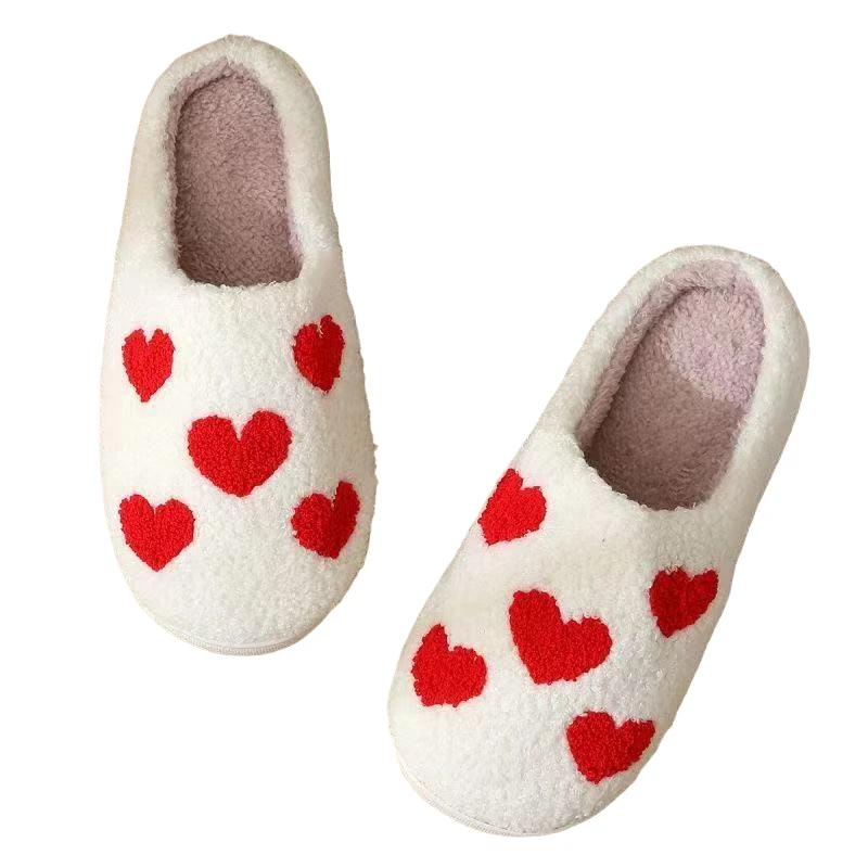 Chaussons d'intérieur doux et moelleux en polaire pour femmes, tendance et mignons, en forme de cœur